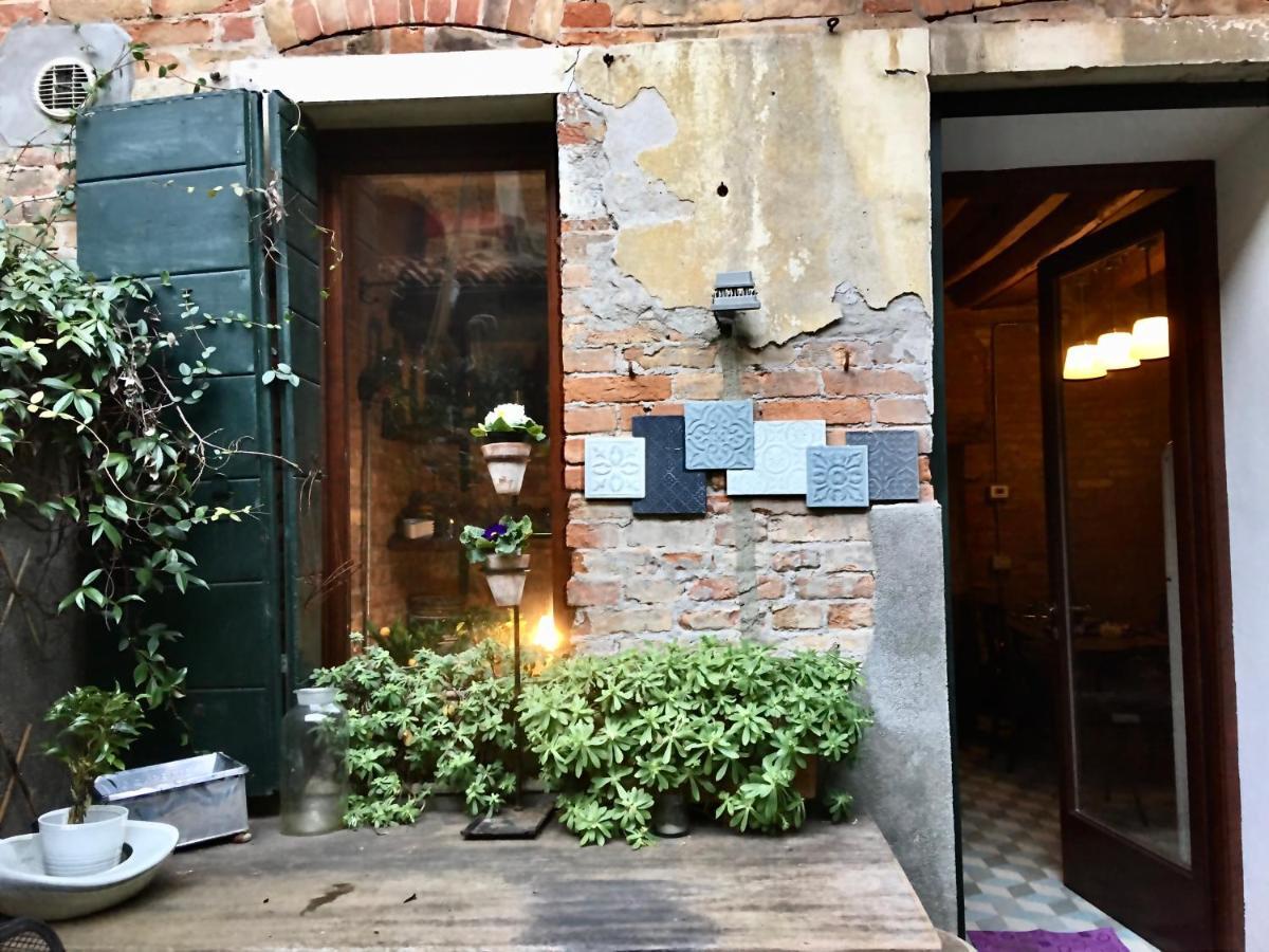 Il Buco Della Suora * Venedig